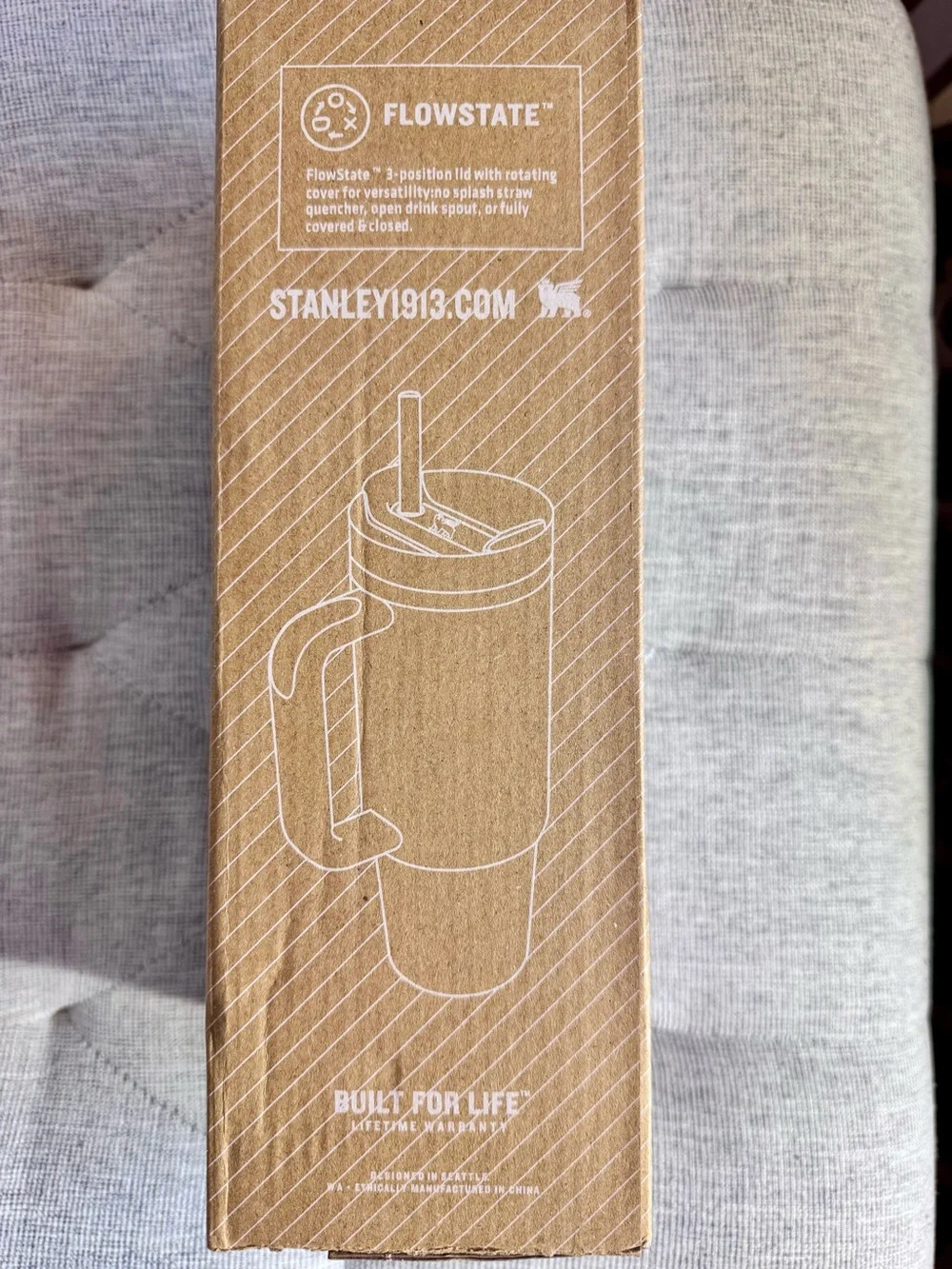 Stanley x Gucci White 40 oz. Flowstate Quencher H2.0 Tumbler Oil Slick Monogram - Picture 11 of 12
